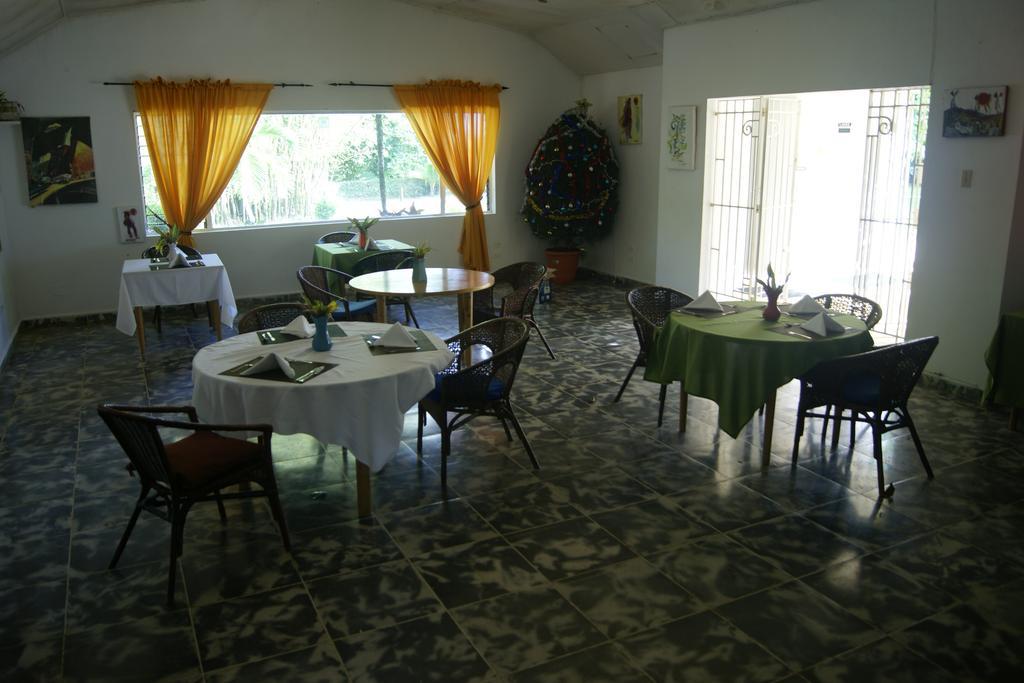 San San Tropez Hotel Port Antonio Bagian luar foto